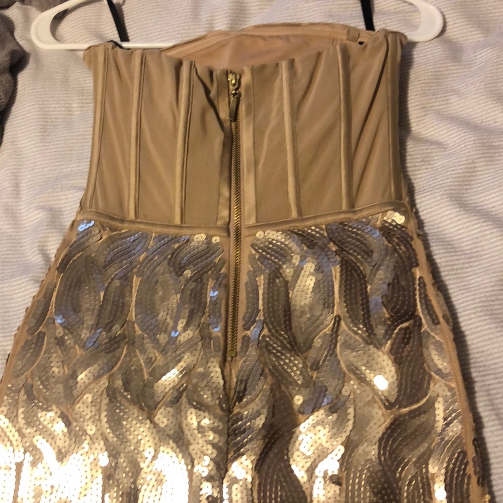Gold dress - Picture 5 of 5